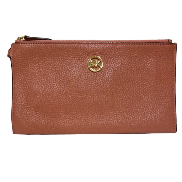Michael Kors MK Large Brown Fulton Pebbled Wristlet / Clutch / Wallet - Picture 1 of 9